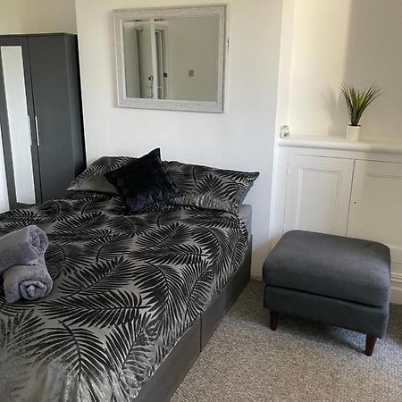 Tiye Estates Short Stay Stoke-on-Trent Eksteriør billede